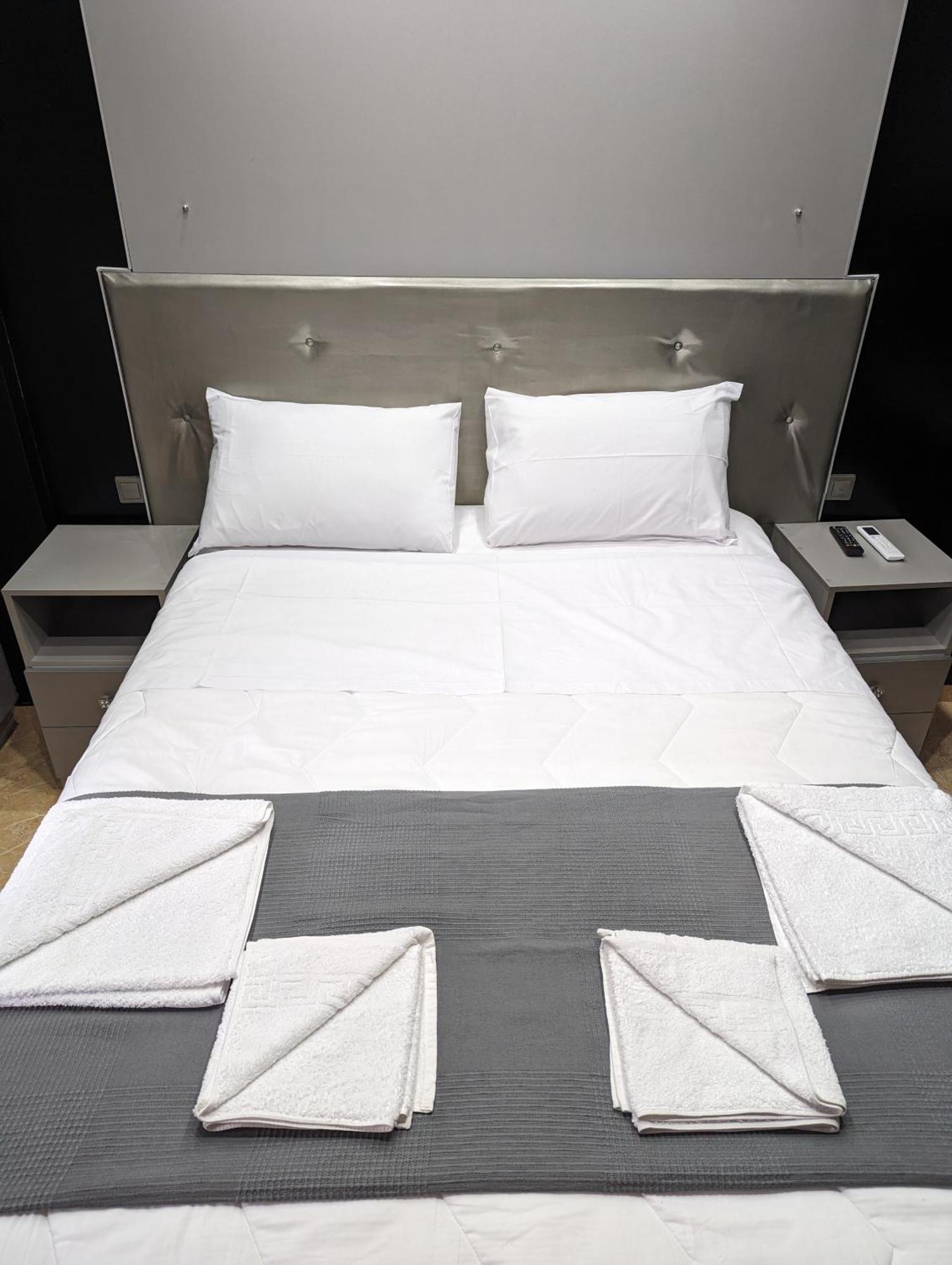 Modern Quiet Luxury Apartment Patra Екстер'єр фото